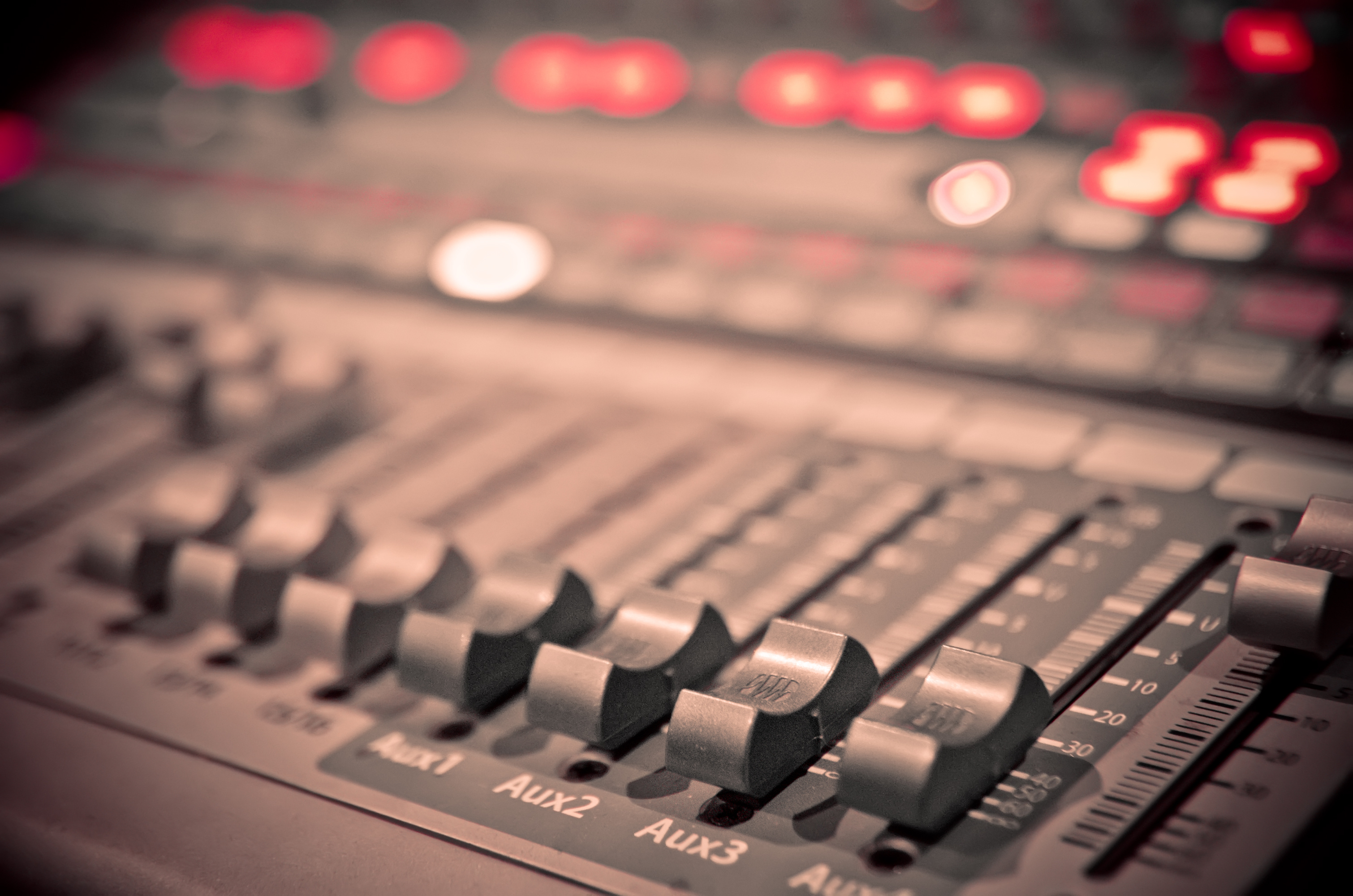 5 Tips to Top The Mix Music Gorilla